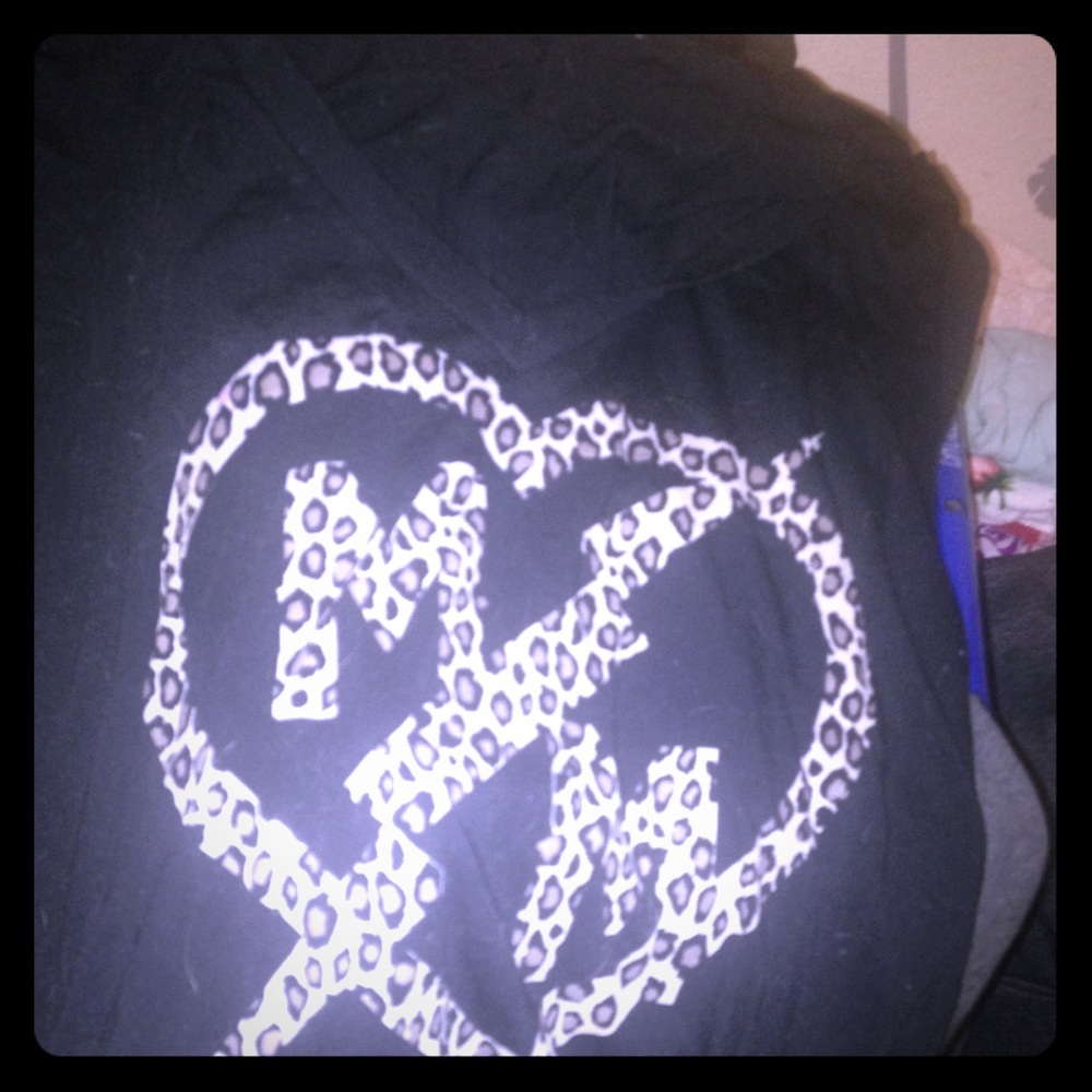 Women's metal mulisha brand v neck tee